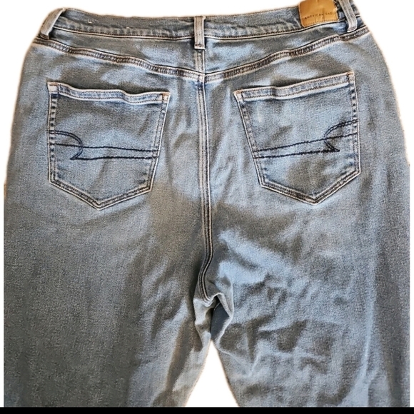 American Eagle Womens Light Wash Button Front High Waist Mom Jean 16 - Picture 4 of 13